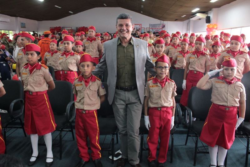 Escolas precisam de protocolos permanentes de segurança, defende Comandante Dan